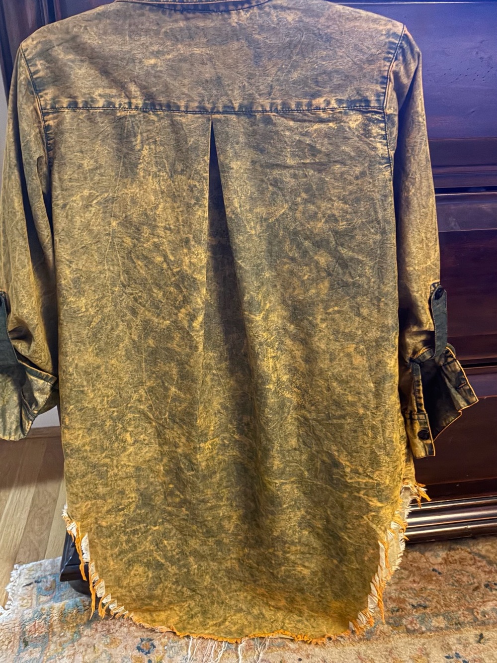 Thrill Jeans acid wash top in Medium Green Tie-Dye Button-Up Shirt - Picture 6 of 6